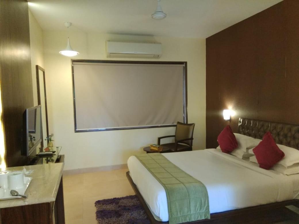 Meritas Seawind Beach Resort, Shrivardhan Srīvardhan Exterior foto