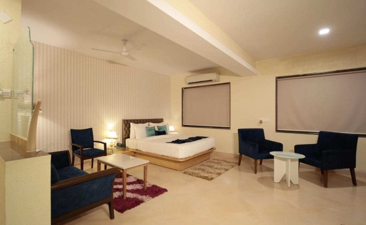 Meritas Seawind Beach Resort, Shrivardhan Srīvardhan Exterior foto
